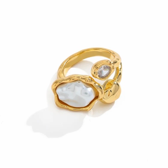 Gold and White Pearl Ring - Picture 2 of 8